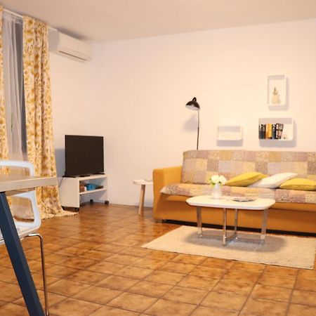 Apartments Zvezdica*** With Garden 赞布雷提亚 外观 照片