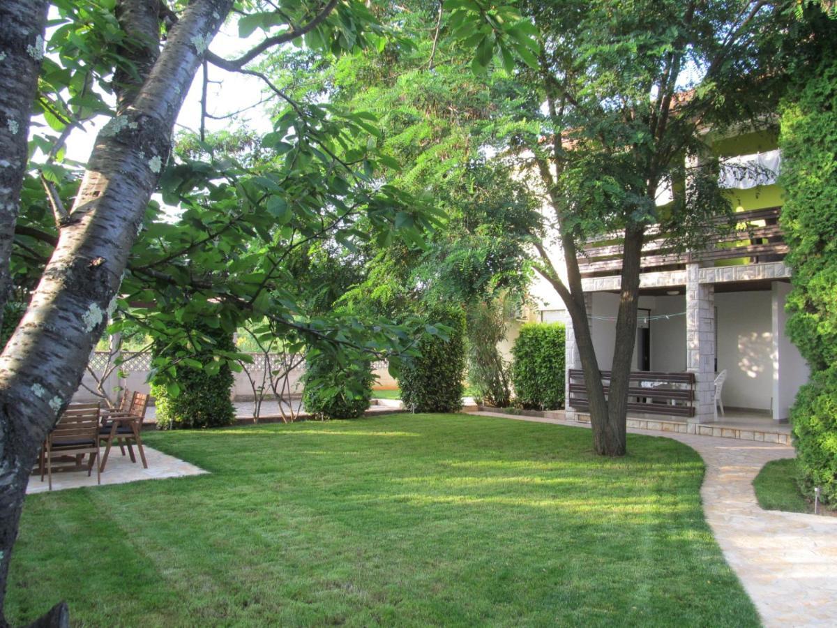 Apartments Zvezdica*** With Garden 赞布雷提亚 外观 照片