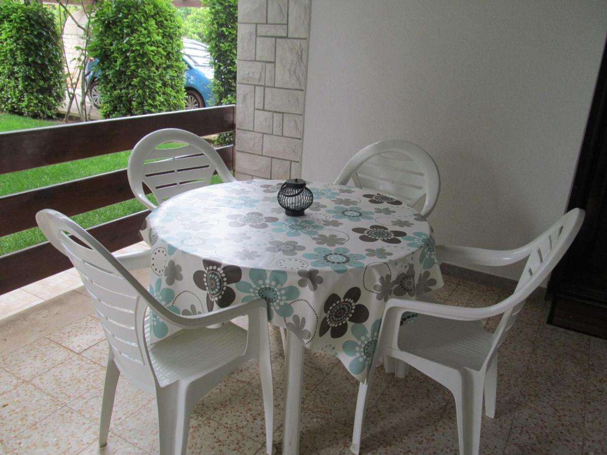 Apartments Zvezdica*** With Garden 赞布雷提亚 外观 照片
